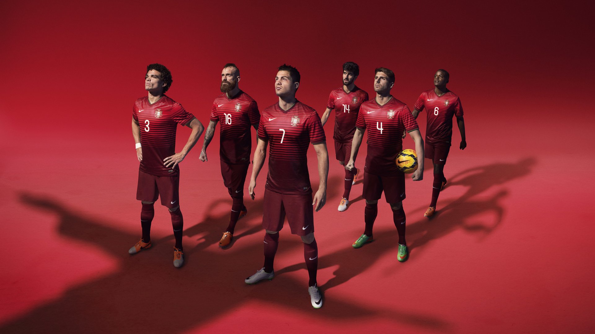 中国女足队员许某在比赛中射入绝杀球，中国女足被球迷称为